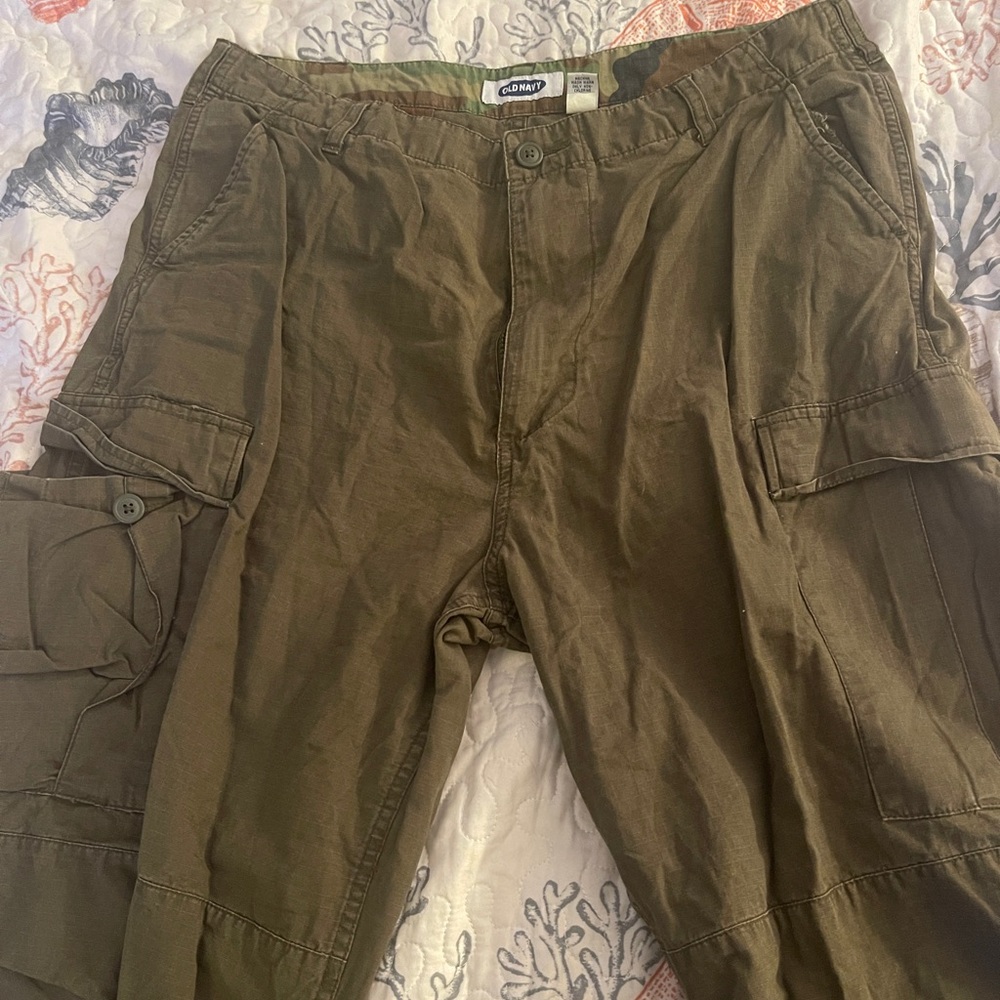 Old Navy cargo pants size 36w 32L